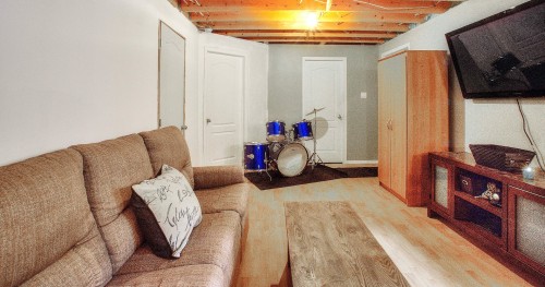 Salle familiale - 358 Rue Des Merles, Nominingue, QC - Indoor Photo Showing Basement