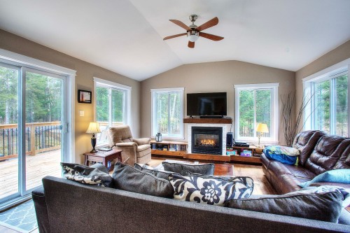 Salon - 358 Rue Des Merles, Nominingue, QC - Indoor Photo Showing Living Room With Fireplace