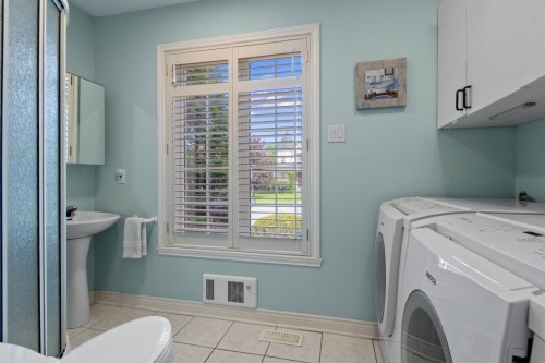 Salle de bains - 14 Rue St-Onge, Châteauguay, QC - Indoor Photo Showing Laundry Room