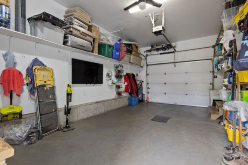 Garage - 14 Rue St-Onge, Châteauguay, QC - Indoor Photo Showing Garage