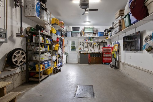 Garage - 14 Rue St-Onge, Châteauguay, QC - Indoor Photo Showing Garage
