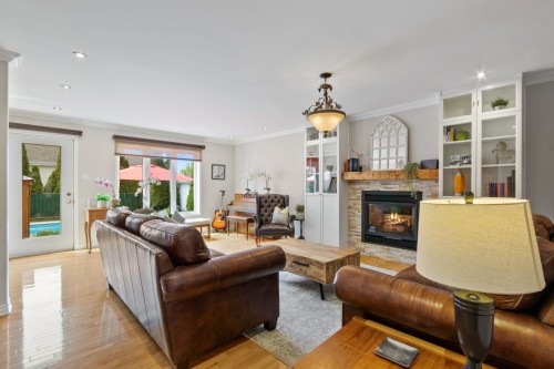 Salon - 14 Rue St-Onge, Châteauguay, QC - Indoor Photo Showing Living Room With Fireplace
