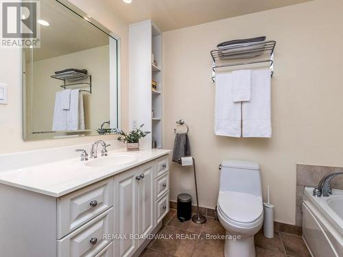 Main Bathroom - 41 Putman Avenue, Ottawa, ON - Indoor Photo Showing Bathroom