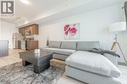 550 North Service Road Unit# 609, Grimsby, ON - Indoor Photo Showing Living Room