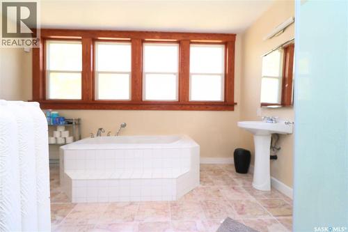 34 Laurier Avenue, Yorkton, SK - Indoor Photo Showing Bathroom