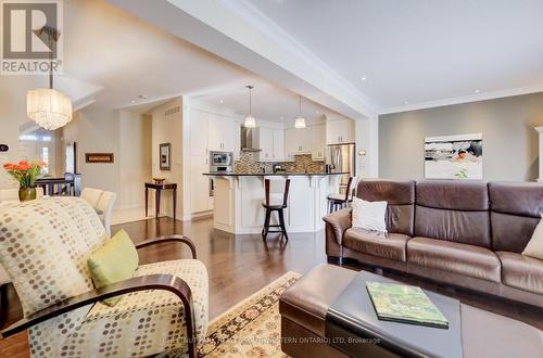 10 - 435 Winchester Drive, Waterloo, ON - Indoor Photo Showing Living Room