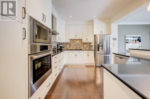 10 - 435 Winchester Drive, Waterloo, ON - Indoor Photo Showing Kitchen With Upgraded Kitchen