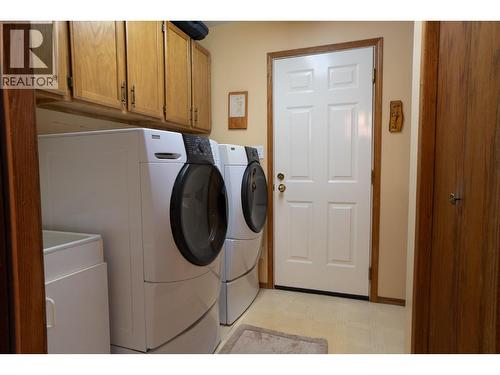 1924 Hurl Street, Creston, BC - Indoor Photo Showing Laundry Room