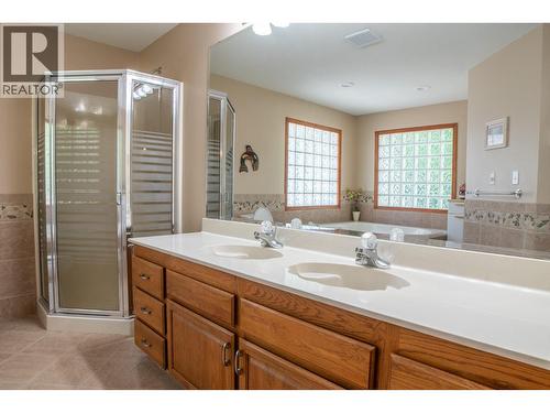 1924 Hurl Street, Creston, BC - Indoor Photo Showing Bathroom