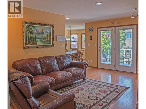 1924 Hurl Street, Creston, BC - Indoor Photo Showing Living Room