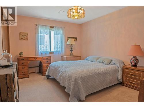 1924 Hurl Street, Creston, BC - Indoor Photo Showing Bedroom
