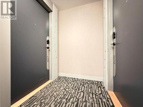 607 - 105 Oneida Crescent, Richmond Hill, ON - Indoor