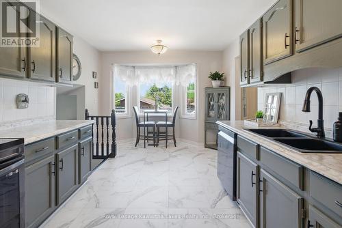 32 Andrew Drive, Kawartha Lakes (Lindsay), ON - Indoor Photo Showing Kitchen With Double Sink With Upgraded Kitchen