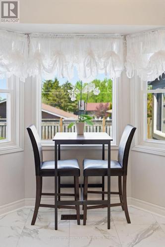 32 Andrew Drive, Kawartha Lakes (Lindsay), ON - Indoor Photo Showing Dining Room