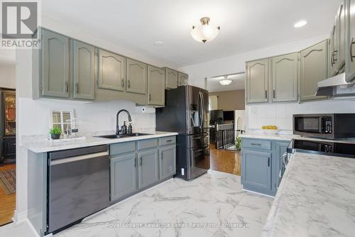 32 Andrew Drive, Kawartha Lakes (Lindsay), ON - Indoor Photo Showing Kitchen