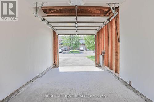142 Lilibet Crescent E, Ottawa, ON - Indoor Photo Showing Garage