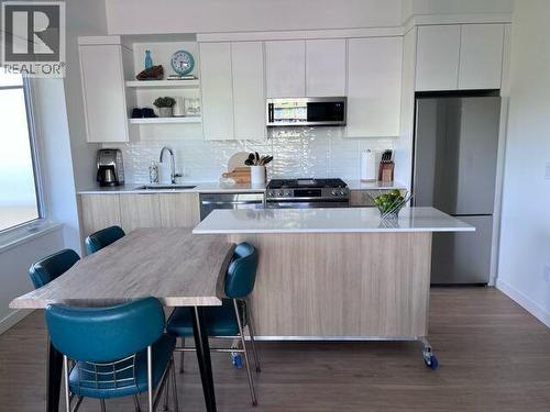 417 Cedar Avenue Unit# 402 Lot# Sl10, Kelowna, BC - Indoor Photo Showing Kitchen With Upgraded Kitchen
