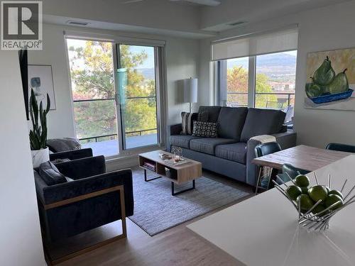 417 Cedar Avenue Unit# 402 Lot# Sl10, Kelowna, BC - Indoor Photo Showing Living Room