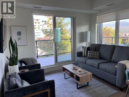 417 Cedar Avenue Unit# 402 Lot# Sl10, Kelowna, BC - Indoor Photo Showing Living Room