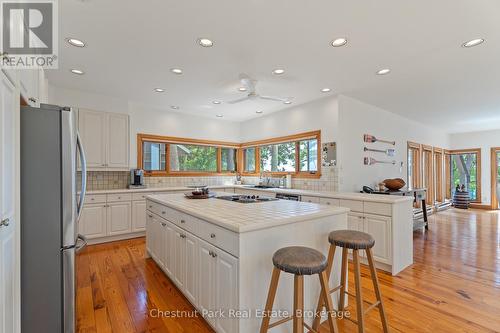 10 Wyldewood Road, Muskoka Lakes (Monck (Muskoka Lakes)), ON - Indoor Photo Showing Kitchen