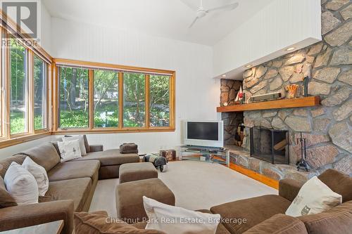 10 Wyldewood Road, Muskoka Lakes (Monck (Muskoka Lakes)), ON - Indoor Photo Showing Living Room With Fireplace
