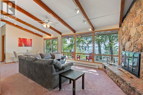10 Wyldewood Road, Muskoka Lakes (Monck (Muskoka Lakes)), ON - Indoor Photo Showing Living Room