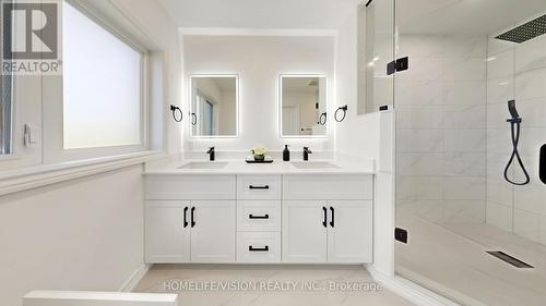 19 - 190 Harding Boulevard W, Richmond Hill, ON - Indoor Photo Showing Bathroom