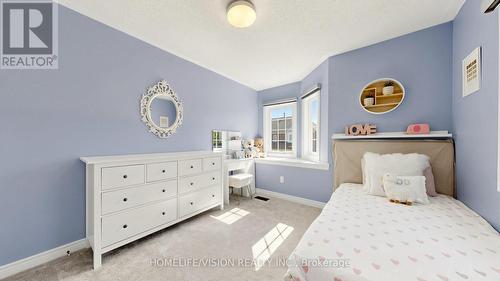 19 - 190 Harding Boulevard W, Richmond Hill, ON - Indoor Photo Showing Bedroom