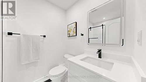 19 - 190 Harding Boulevard W, Richmond Hill, ON - Indoor Photo Showing Bathroom