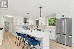 1553 NEWLANDS CRESCENT  Burlington, ON L7M 1P1