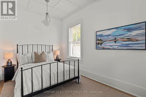 13 Nelson Square E, Barrie, ON - Indoor Photo Showing Bedroom