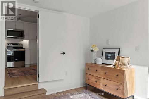 13 Nelson Square E, Barrie, ON - Indoor