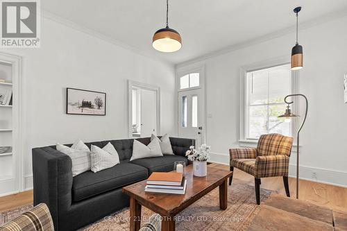 13 Nelson Square E, Barrie, ON - Indoor Photo Showing Living Room