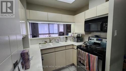 Ph-F - 7 Broadway Avenue, Toronto, ON - Indoor Photo Showing Kitchen
