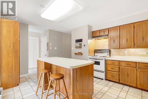 5660 Fifth Line, Guelph/Eramosa, ON - Indoor Photo Showing Kitchen