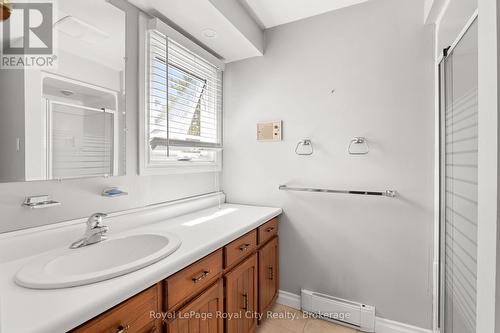 5660 Fifth Line, Guelph/Eramosa, ON - Indoor Photo Showing Bathroom