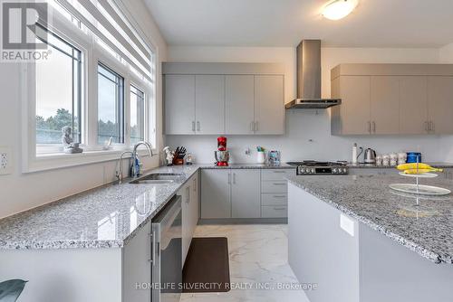 71 Raspberry Rdg Avenue, Caledon, ON - Indoor Photo Showing Kitchen With Double Sink