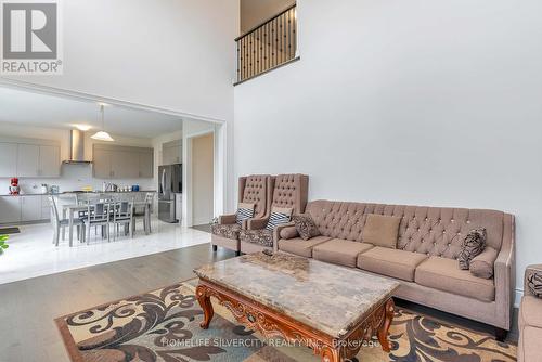71 Raspberry Rdg Avenue, Caledon, ON - Indoor Photo Showing Living Room