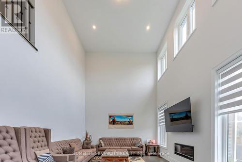 71 Raspberry Rdg Avenue, Caledon, ON - Indoor Photo Showing Living Room With Fireplace