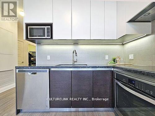 215 - 15 Water Walk Drive, Markham, ON - Indoor Photo Showing Kitchen With Upgraded Kitchen