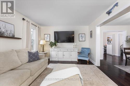 420 Centre Street, Brock, ON - Indoor Photo Showing Living Room