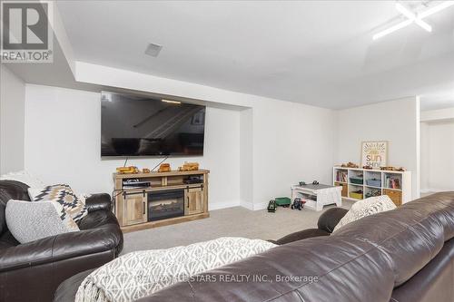 420 Centre Street, Brock, ON - Indoor Photo Showing Living Room