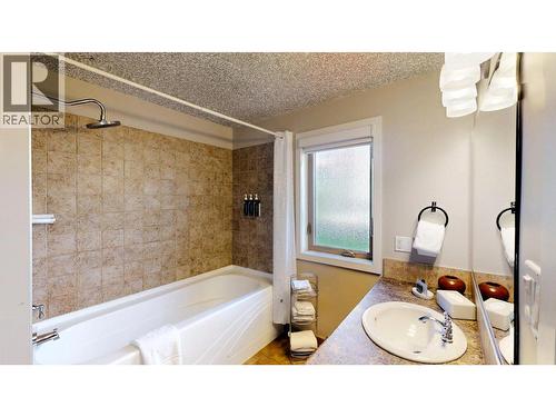 400 Bighorn Boulevard Unit# 416 K1, Radium Hot Springs, BC - Indoor Photo Showing Bathroom