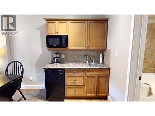 400 Bighorn Boulevard Unit# 416 K1, Radium Hot Springs, BC - Indoor Photo Showing Kitchen