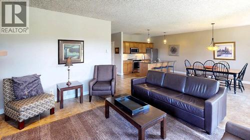400 Bighorn Boulevard Unit# 416 K1, Radium Hot Springs, BC - Indoor Photo Showing Living Room
