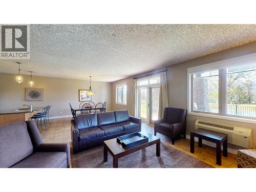 400 Bighorn Boulevard Unit# 416 K1, Radium Hot Springs, BC - Indoor Photo Showing Living Room