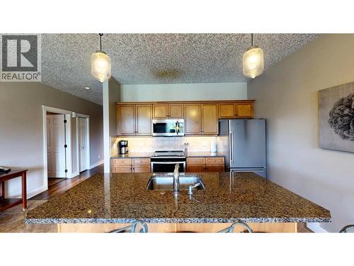 400 Bighorn Boulevard Unit# 416 K1, Radium Hot Springs, BC - Indoor Photo Showing Kitchen With Double Sink
