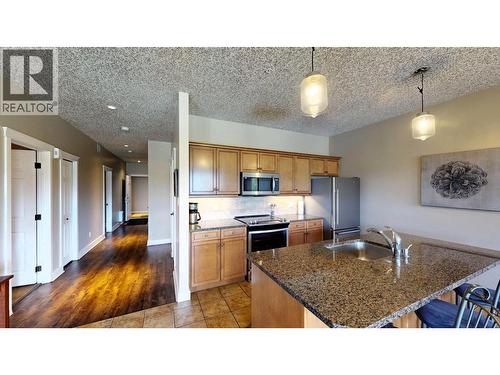 400 Bighorn Boulevard Unit# 416 K1, Radium Hot Springs, BC - Indoor Photo Showing Kitchen
