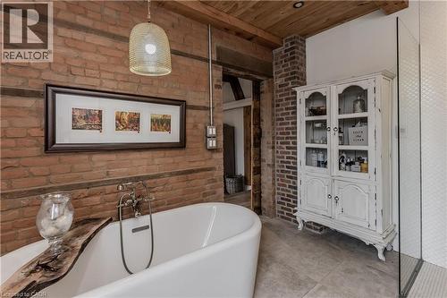 351 Rock Chapel Road, Dundas, ON - Indoor Photo Showing Bathroom