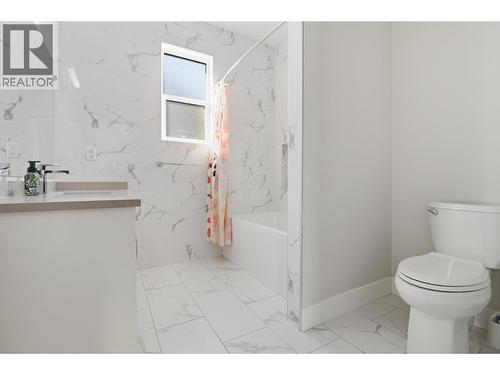 11203 112 Avenue, Fort St. John, BC - Indoor Photo Showing Bathroom